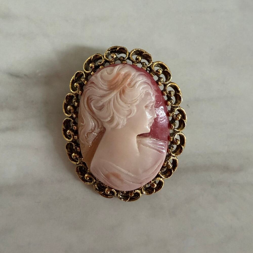 Vintage Pinkish Red Cameo White Grecian Woman Brooch Scallop Brass Trim 1.75"